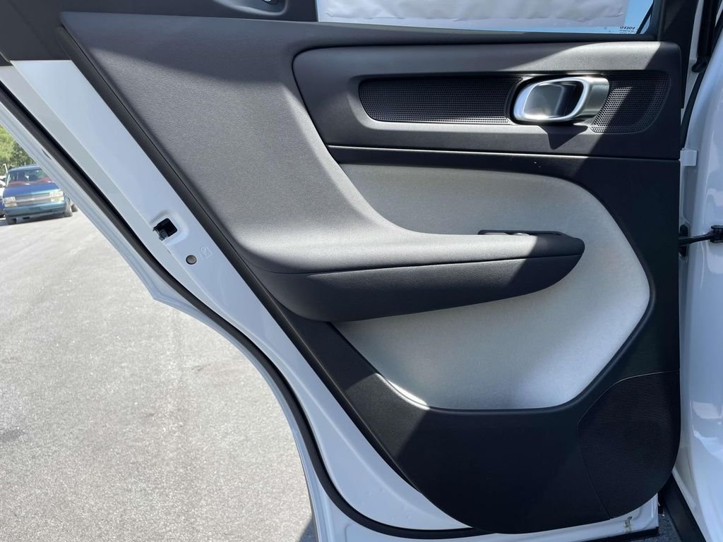 2026 Volvo XC40 Plus - Photo 2