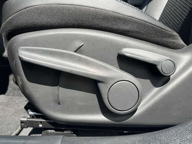 New 2026 Hydro Blue Pearlcoat Jeep Latitude image 13