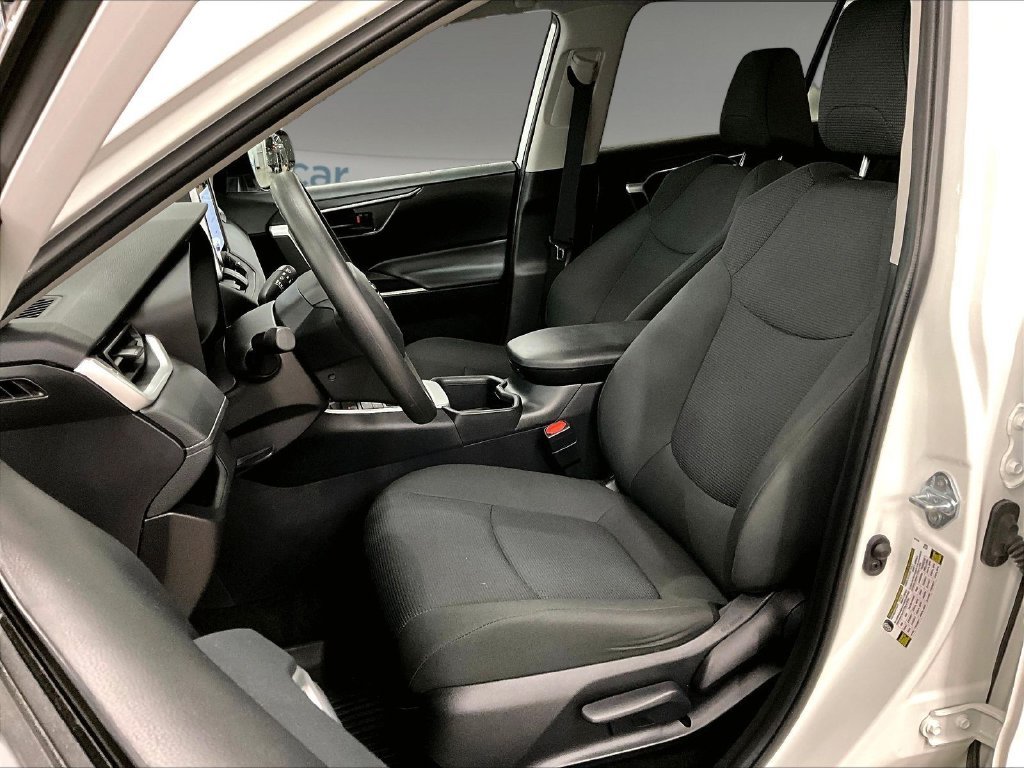Used 2025 Ice Toyota LE image 10