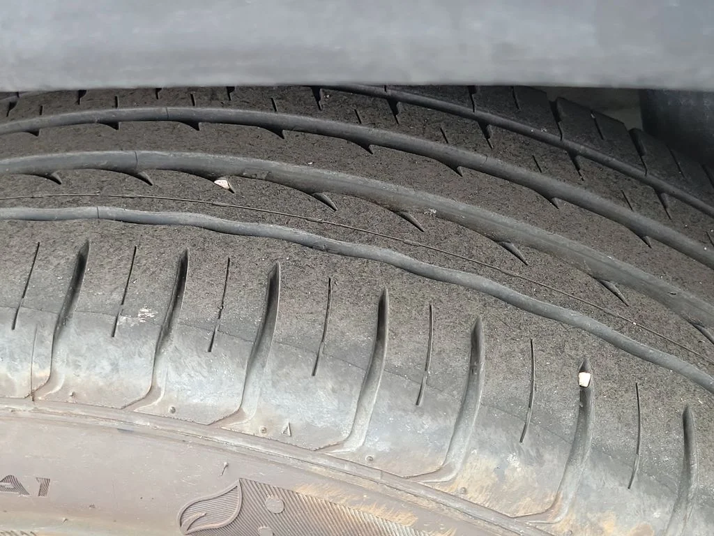 Used 2024 White/off-white Jeep Limited image 4