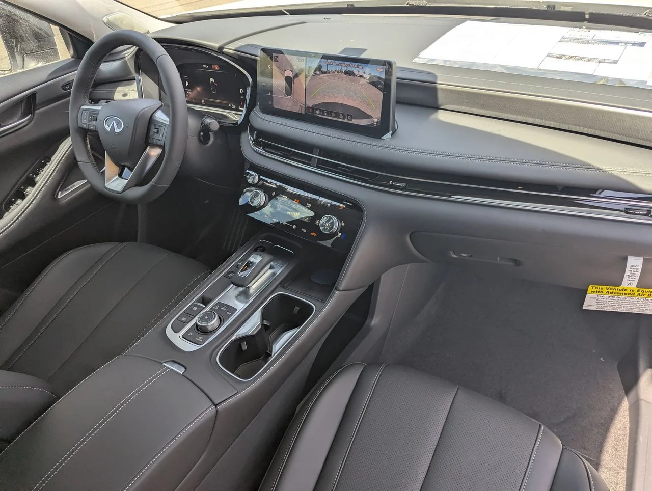 New 2027 RADIANT WHITE INFINITI Luxe AWD image 34
