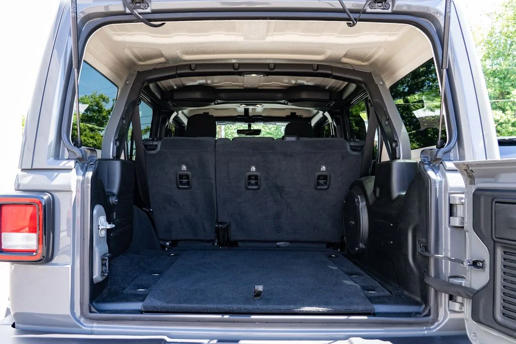 Used 2021 Gray Jeep Unlimited Sahara image 8