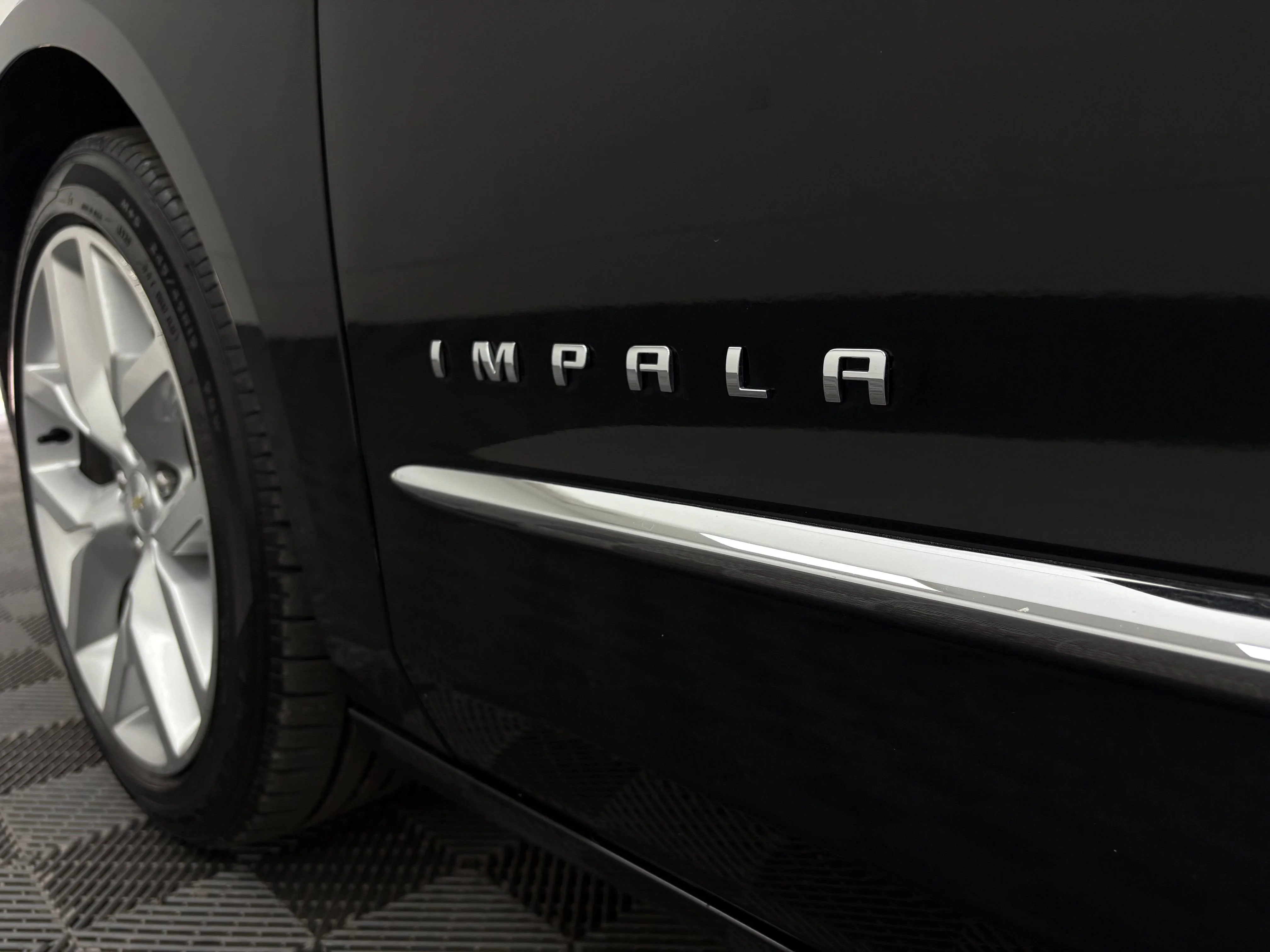 Used 2018 BLACK Chevrolet Premier image 11