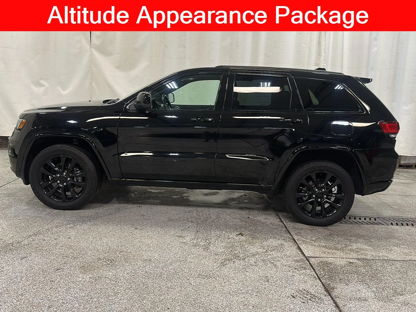 Used 2022 Jeep Grand Cherokee WK Laredo X with VIN 1C4RJFAG1NC121676 for sale in Waconia, Minnesota