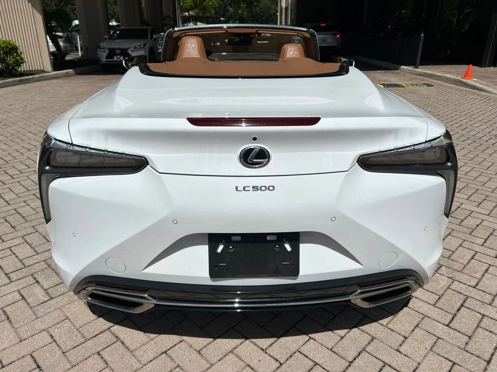 Used 2021 White Lexus 500 image 4