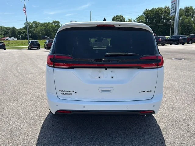 New 2027 White/off-white Chrysler Limited image 17