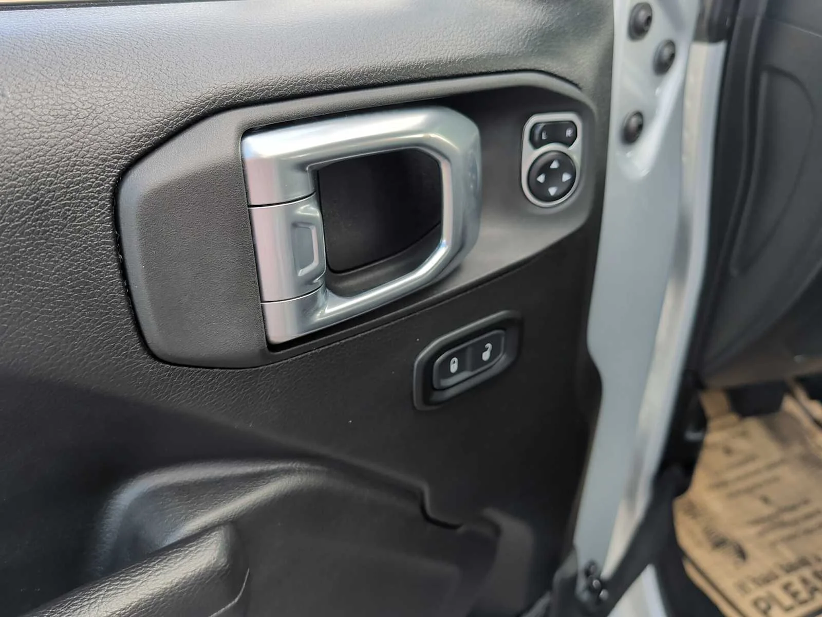 Used 2024 Silver Zynith Clearcoat Jeep Rubicon image 18