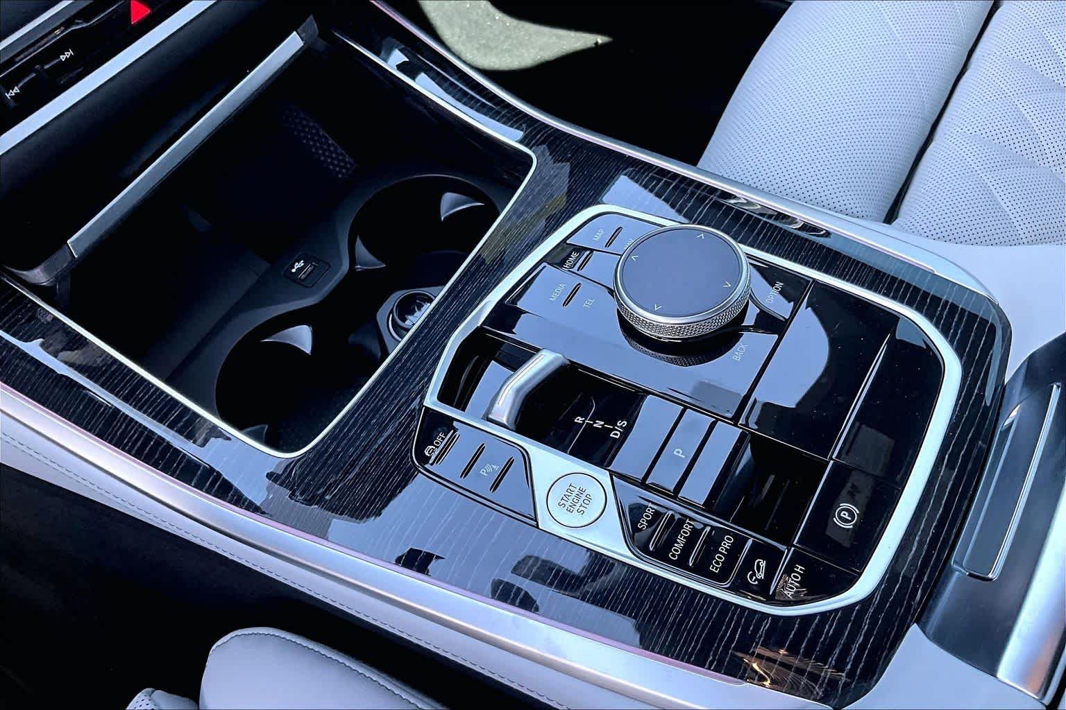New 2026 Carbon Black Metallic BMW xDrive40i image 7