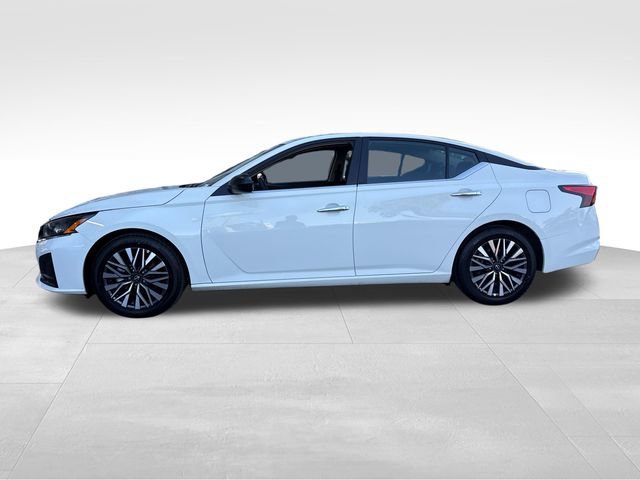 Used 2025 White Nissan SV FWD image 2
