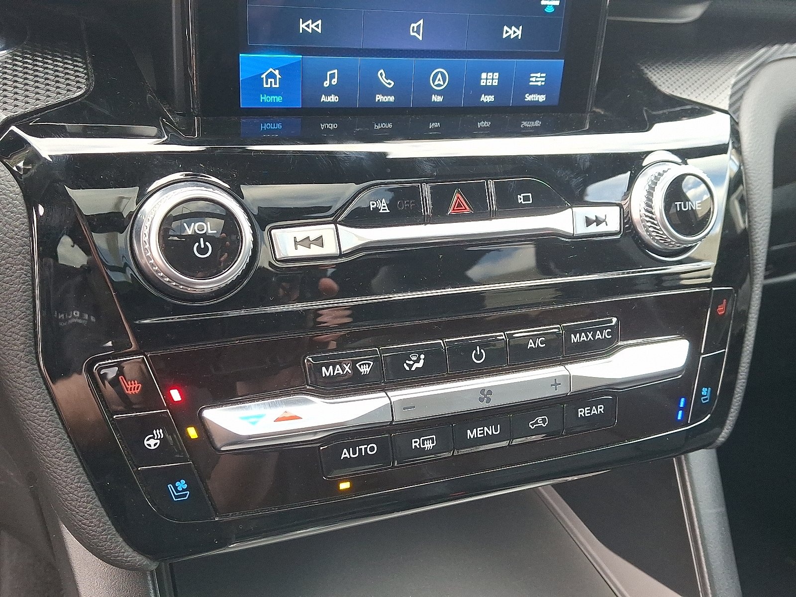 2022 Ford Explorer ST - Photo 16