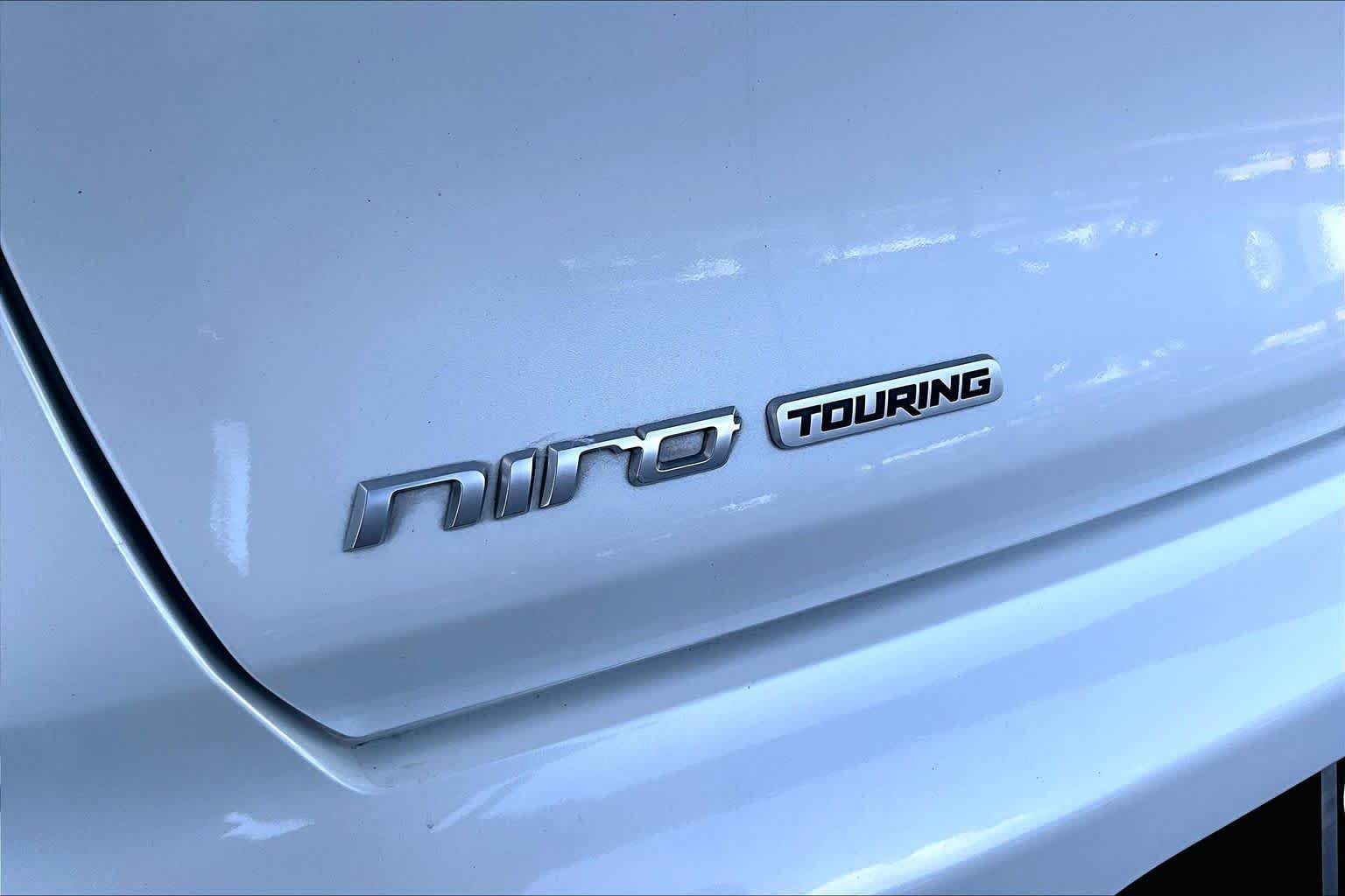 Used 2020 Snow White Pearl Kia Touring image 10