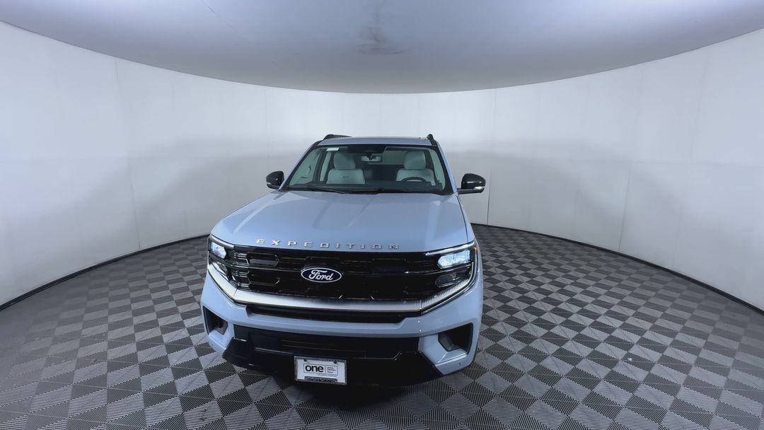 New 2027 Glacier Gray Metallic Tri-Coat Ford Platinum image 3