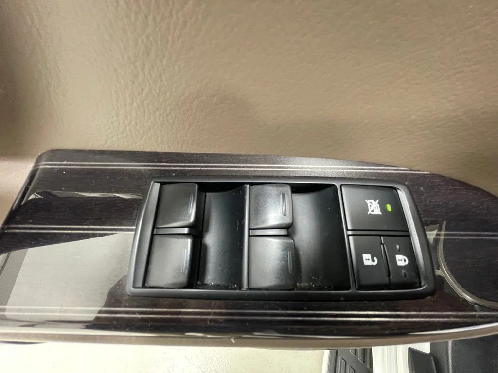 Used 2021  Lexus 460 Luxury image 14