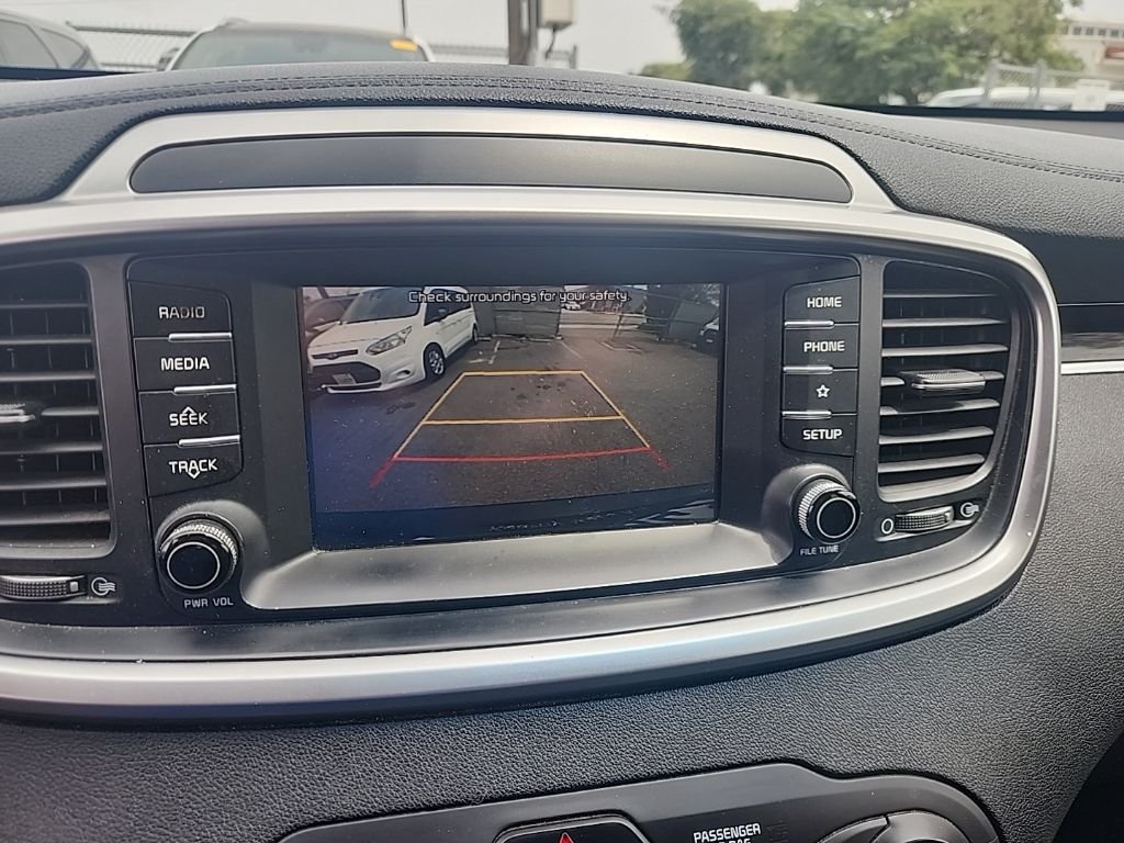 Used 2019 Black Kia L image 23