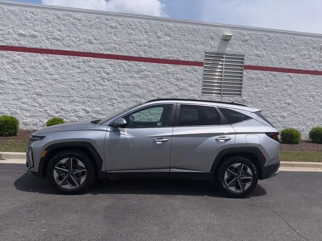 Used 2025 Silver Hyundai SEL image 4