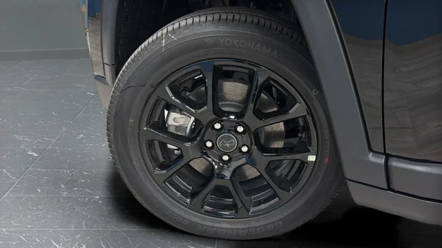 New 2026 Diamond Black Crystal Pearlcoat Jeep Latitude image 34
