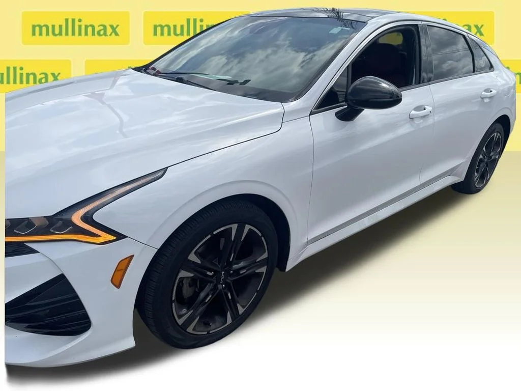 Used 2022 White Kia GT-Line image 5