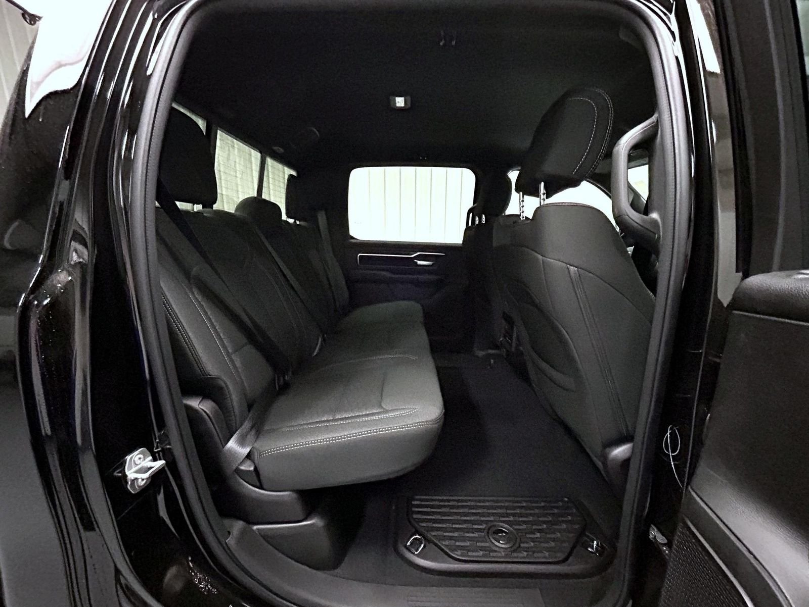 New 2026 Diamond Black Crystal Pearl-Coat Exterior Paint RAM Big Horn/Lone Star image 18