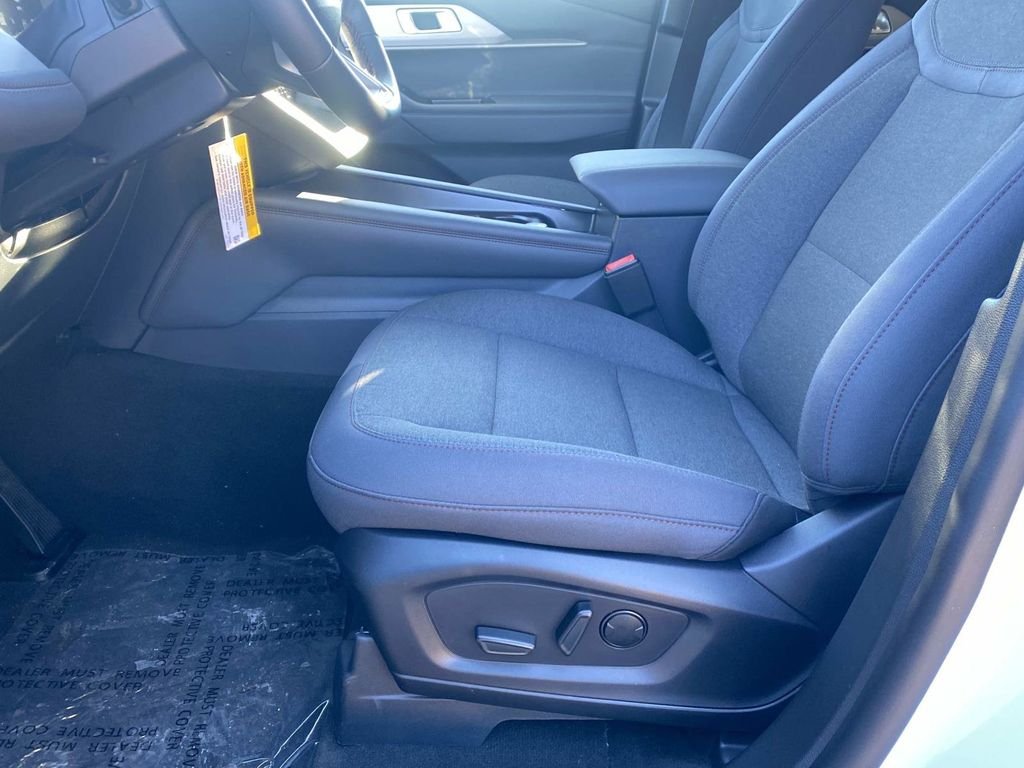 New 2026 Star White Metallic Tri-Coat Ford Active image 13