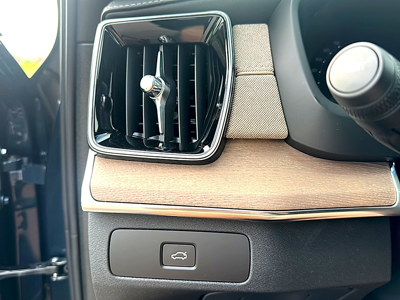 2026 Volvo XC90 Plus - Photo 25