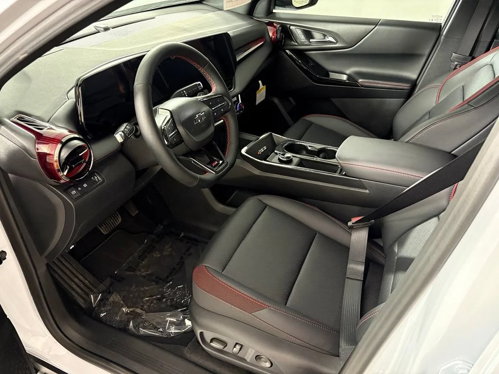 New 2027 Polar White Tricoat Chevrolet RS image 30