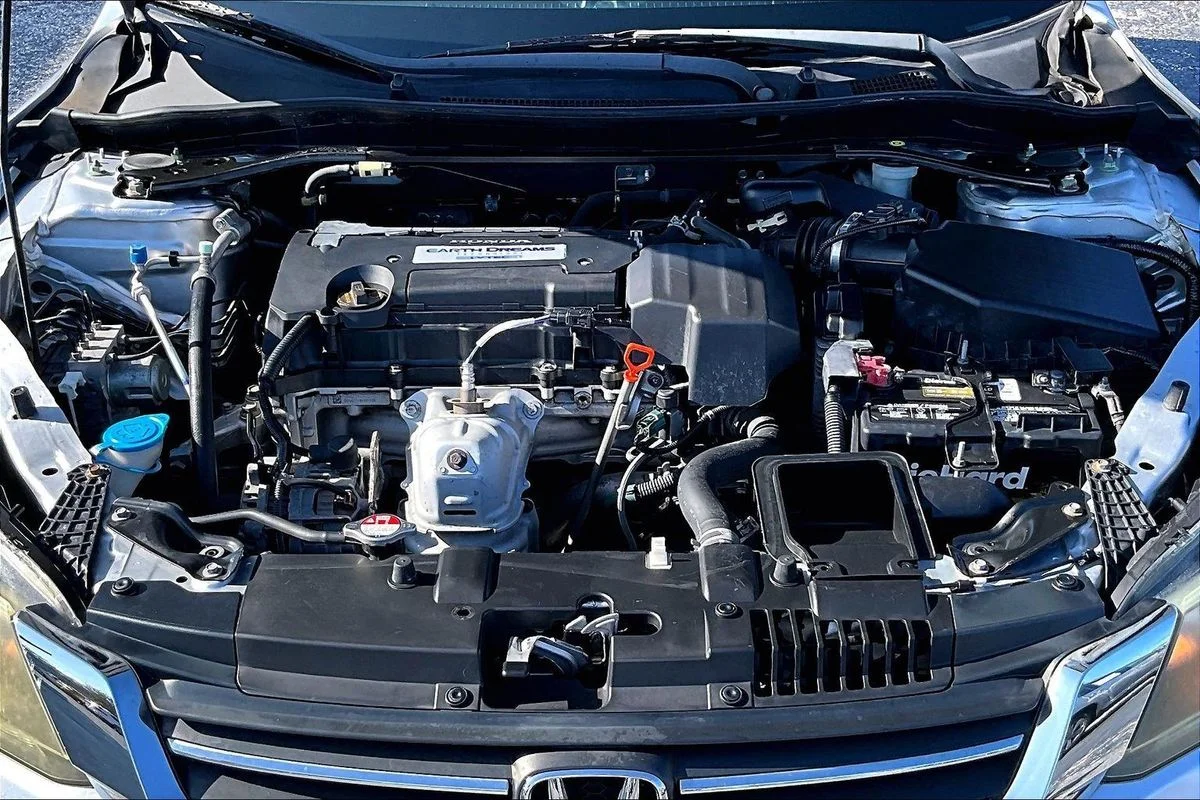 Used 2013 Silver Honda EX-L image 31