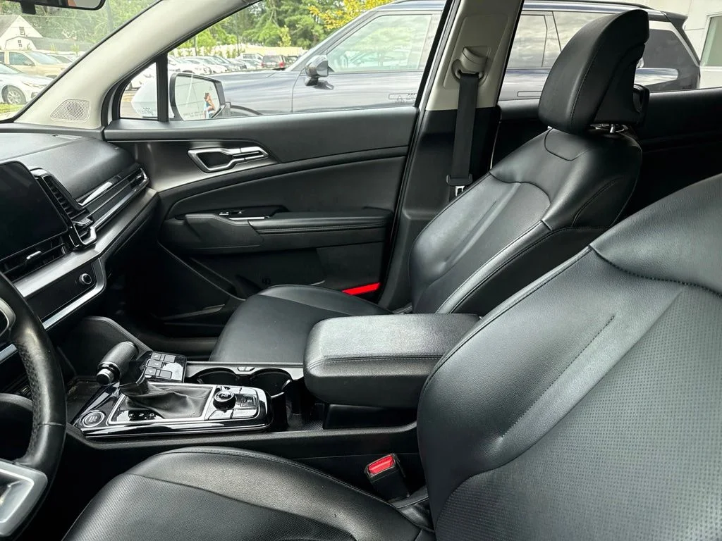 Used 2023 White Kia EX image 9