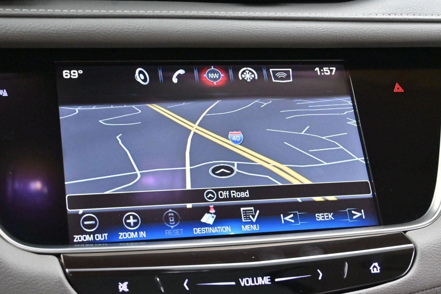 Used 2017 CRYSTAL WHITE TRICOAT Cadillac Luxury FWD image 27
