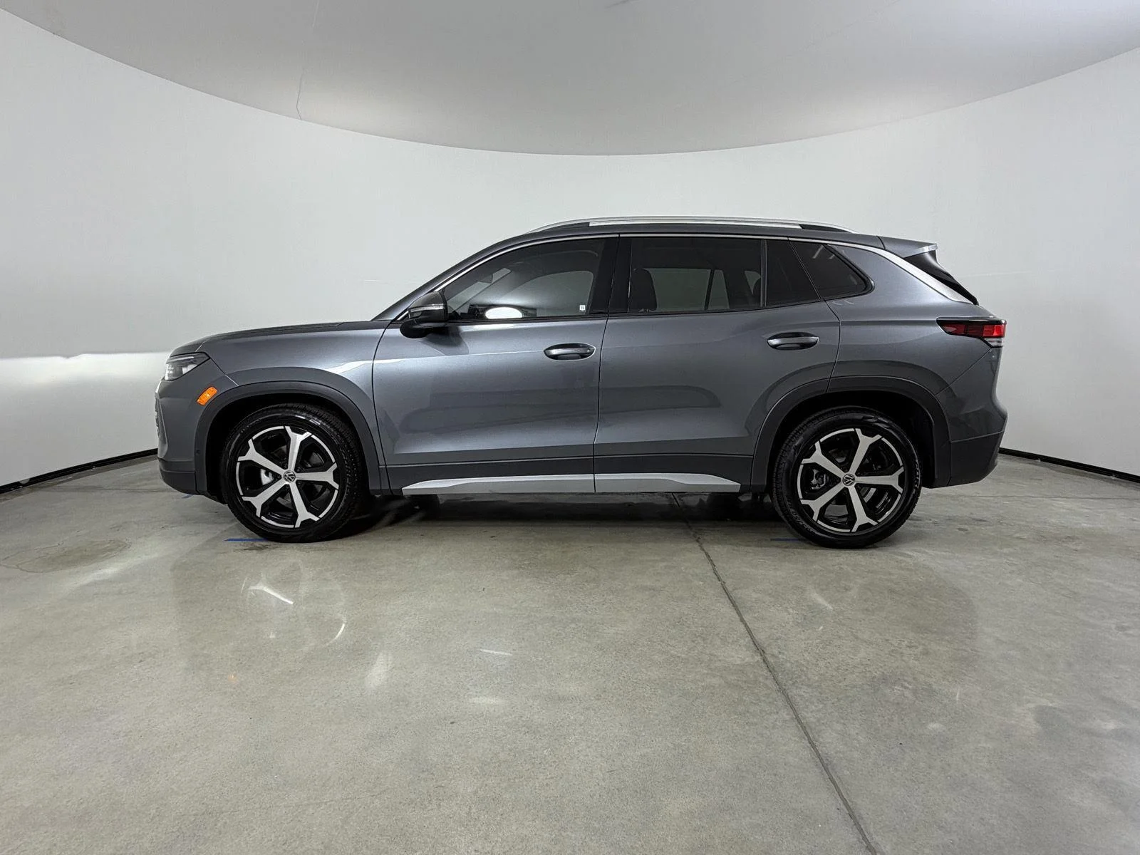 New 2026 Platinum Gray Metallic Volkswagen SE image 8