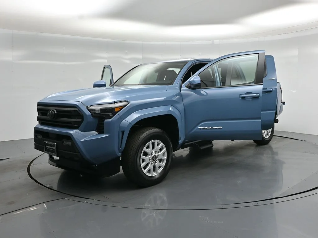 Used 2026 Blue Toyota SR5 image 26