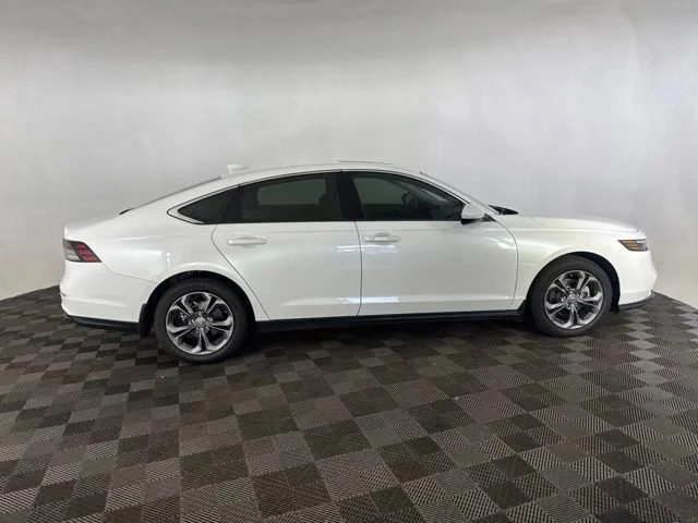 Used 2024 White Honda EX image 4