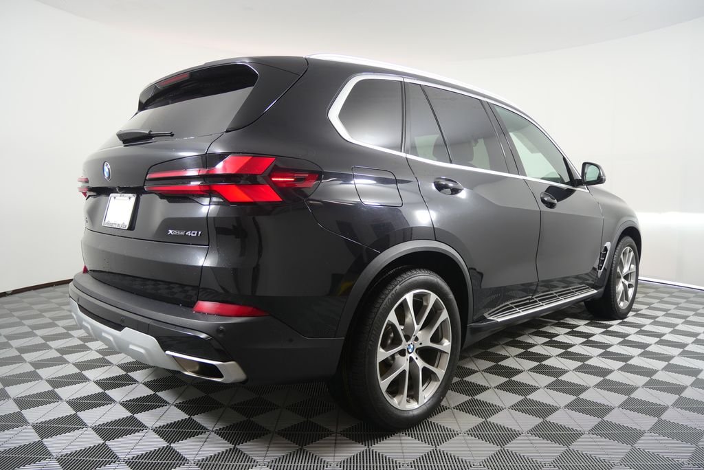 Used 2024 Black Sapphire Metallic BMW xDrive40i image 3