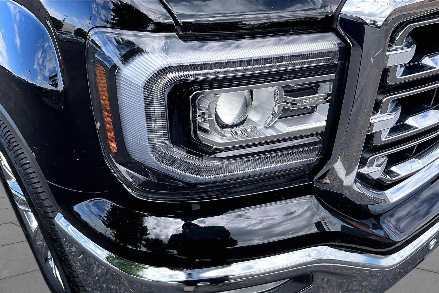 Used 2018 Onyx Black GMC SLT image 24