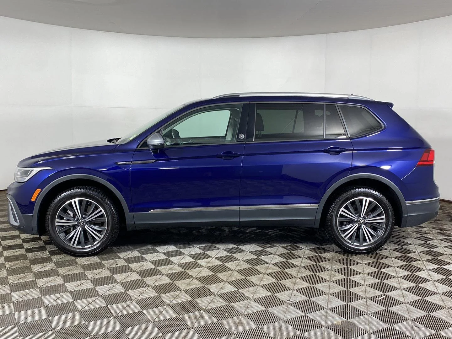 Used 2024 Atlantic Blue Metallic Volkswagen SE image 7
