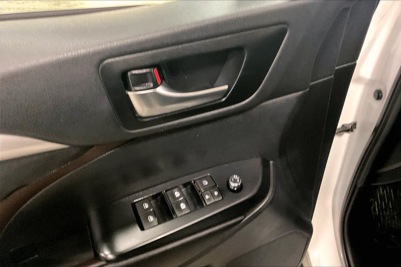 Used 2019 Blizzard Pearl Toyota XLE image 35