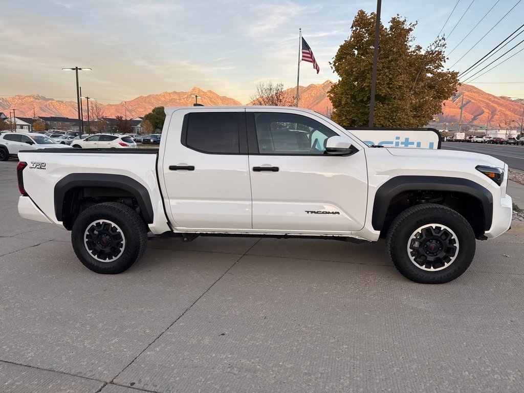 2024 Toyota Tacoma TRD Off-Road photo 2