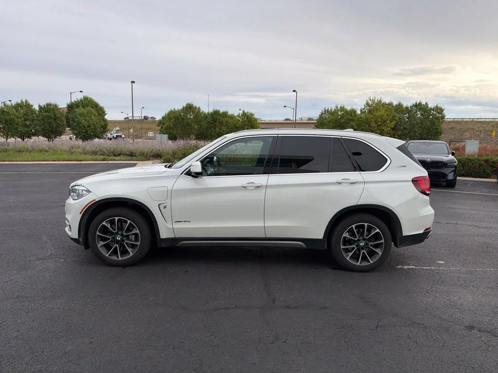 Used 2017 White BMW xDrive40e image 2