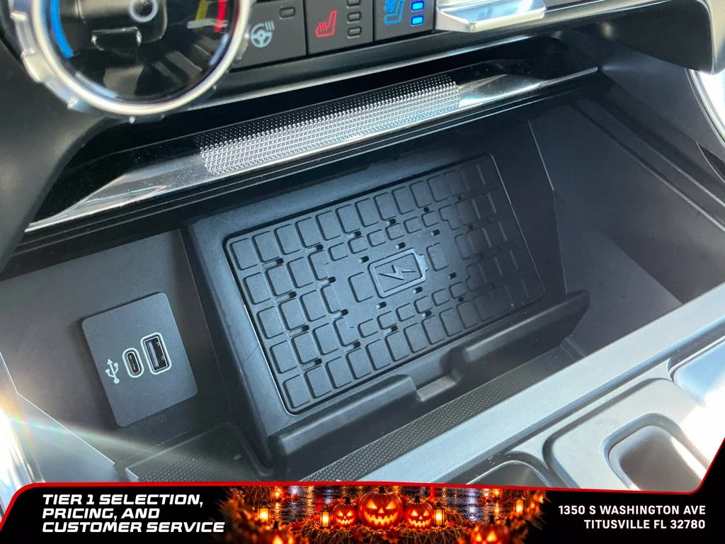 Used 2025 Black Ford Platinum image 38