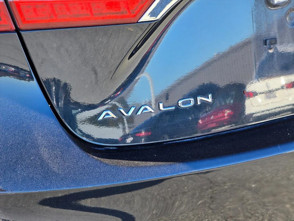 Used 2018 Gray Toyota XLE image 12