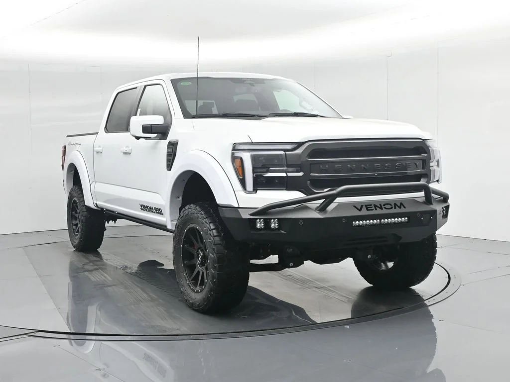 New 2025 Oxford White Ford Lariat image 57