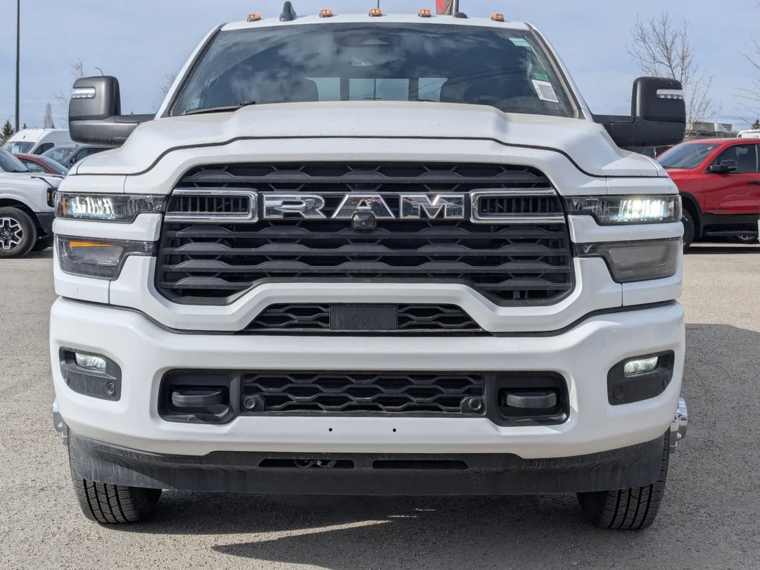 New 2026 White RAM Big Horn - - 4x4 - Level 2 Plus Grp - Max Tow Pkg - Sport Appearance Pkg & More! image 3