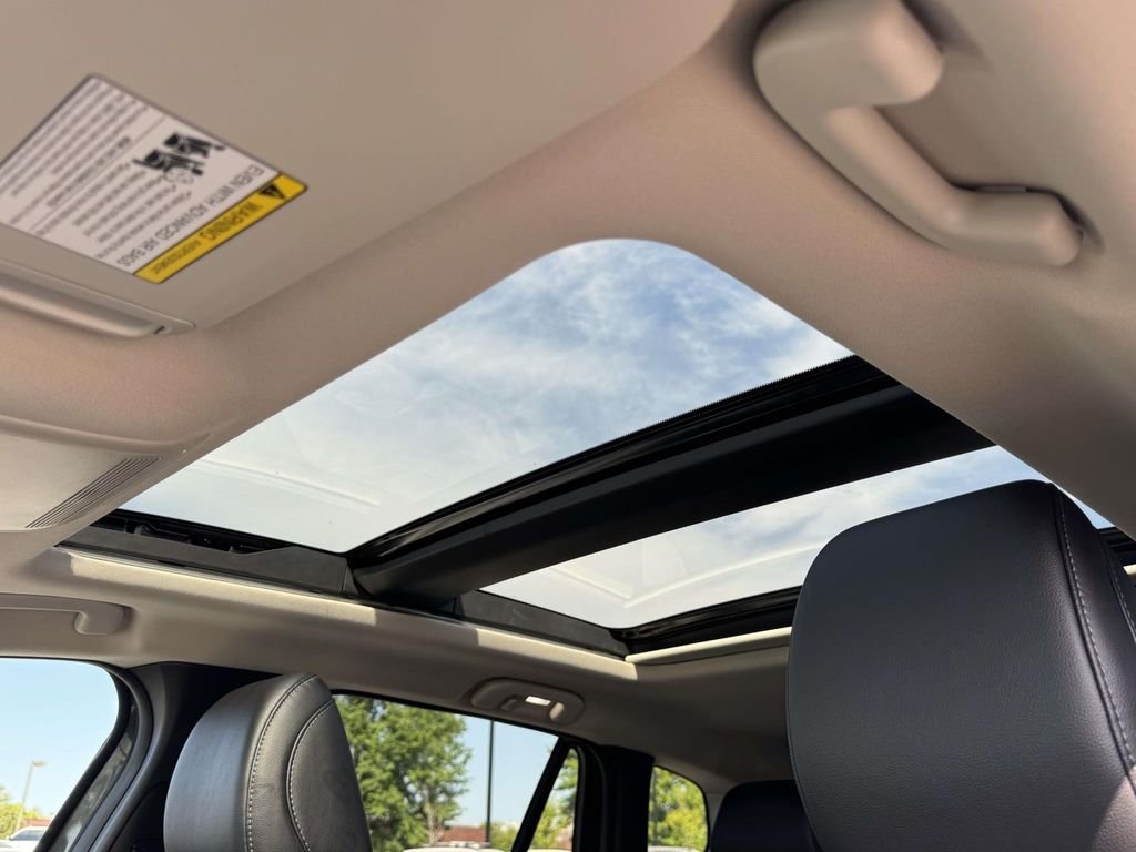Used 2025 Gray Mazda Premium image 4