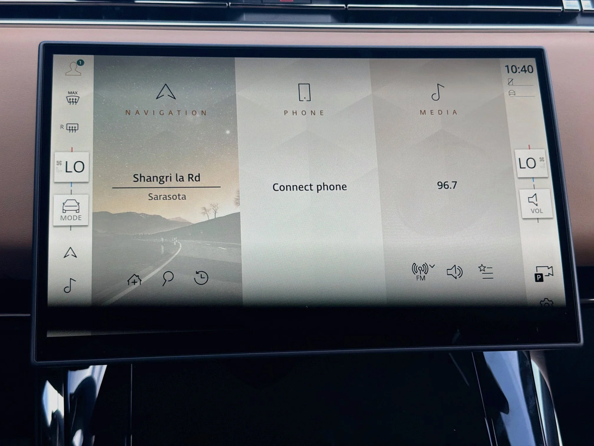New 2026 Carpathian Grey Land Rover SE image 33