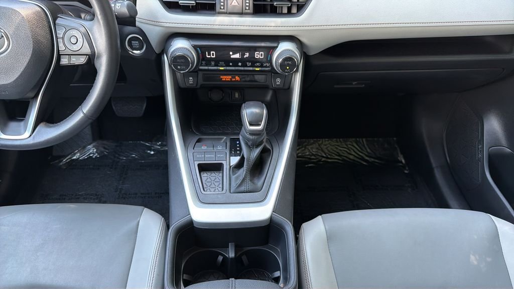 Used 2022 Silver Toyota XLE Premium image 21