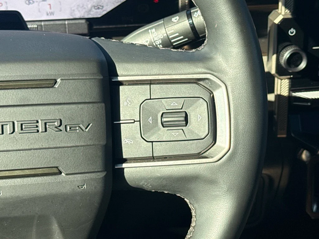 Used 2024 White GMC 2X image 15