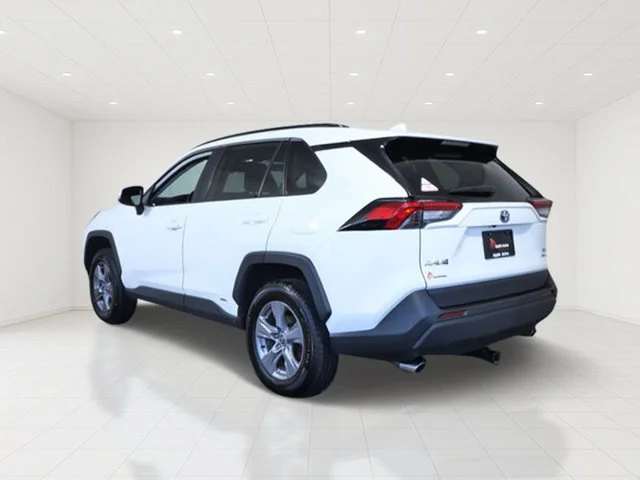 Certified Used 2022 White Toyota XLE image 4