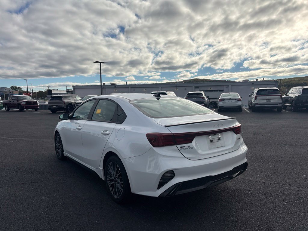 Used 2023 White Kia GT-Line image 5