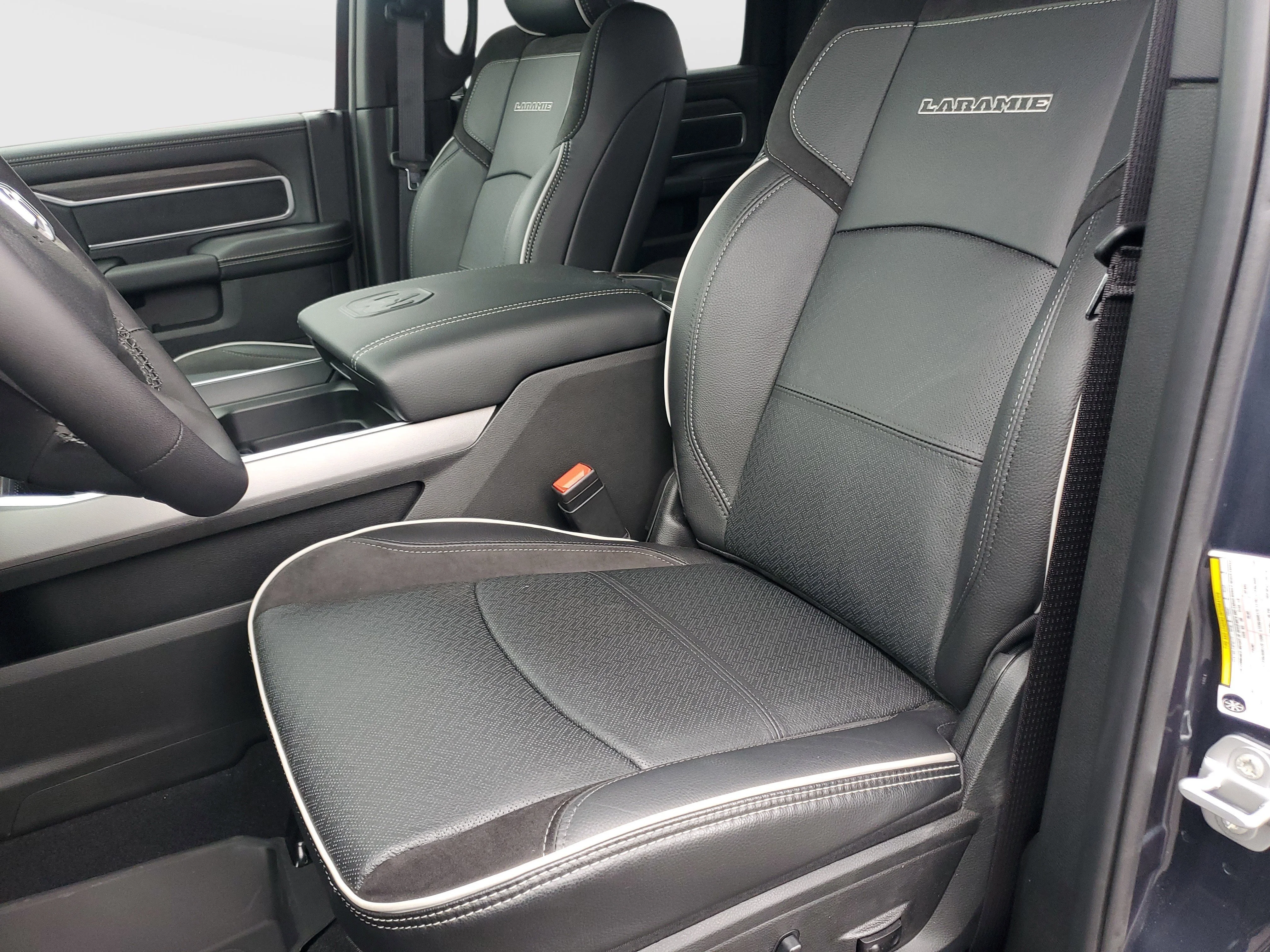 2026 RAM 3500 Laramie - Photo 13