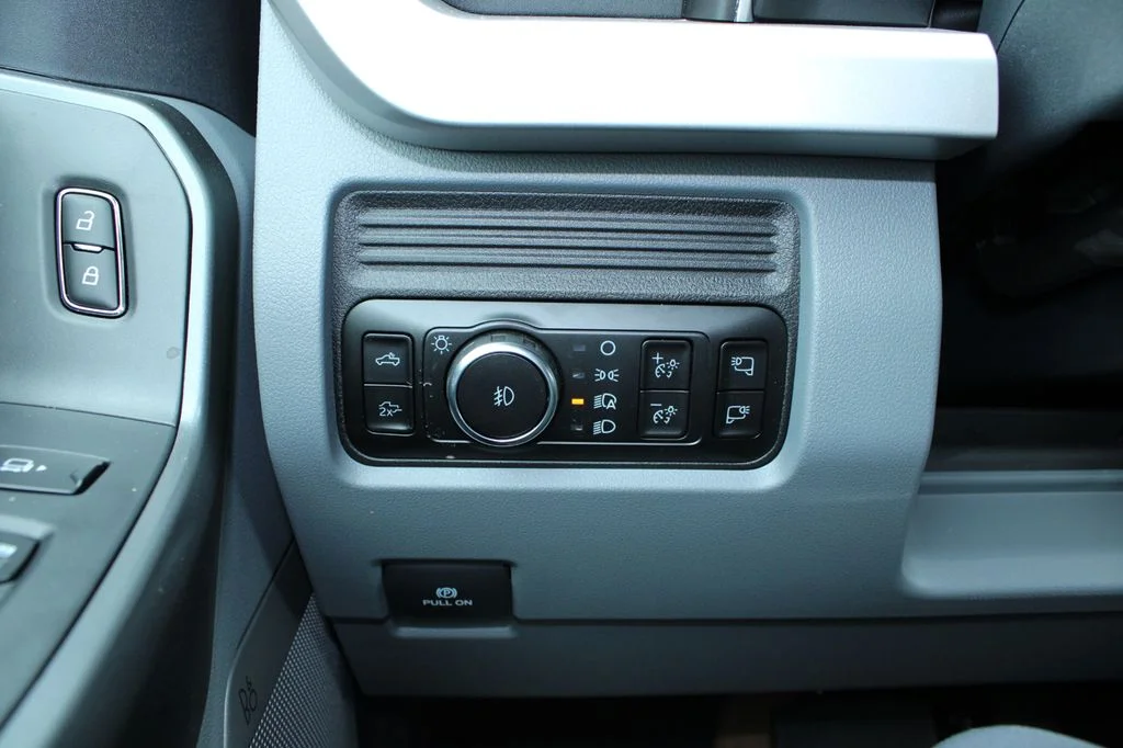 New 2027 Oxford White Ford F-350® XLT image 45