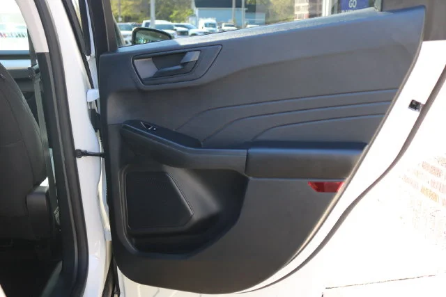 Used 2022 White Metallic Ford SE image 35